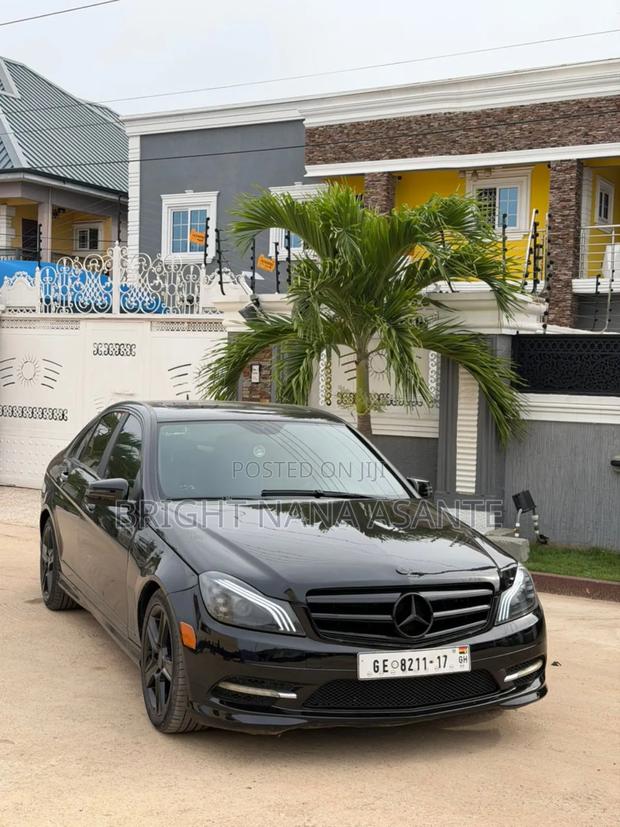 Mercedes-Benz C300 2012 Black