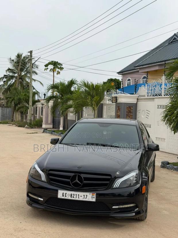 Mercedes-Benz C300 2012 Black