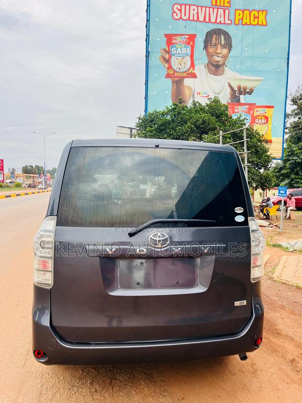 Toyota Voxy 2010 Gray