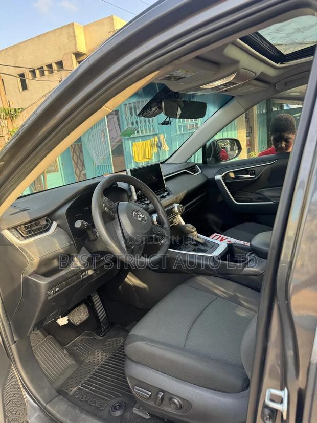 Toyota RAV4 XLE AWD 2024 Gray