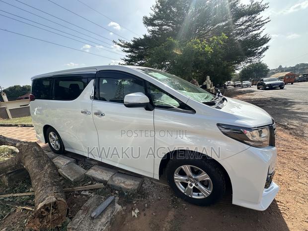 Toyota Voxy 2020 White