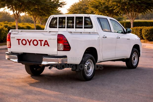 New Toyota Hilux 2025 White