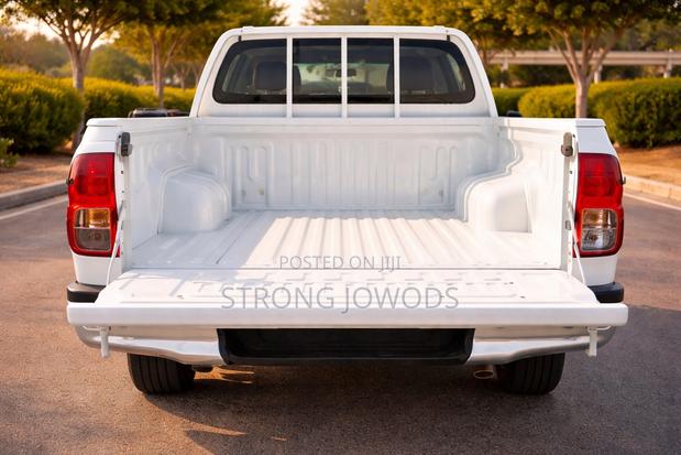 New Toyota Hilux 2025 White