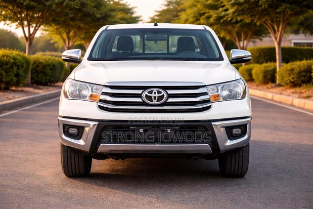 New Toyota Hilux 2025 White