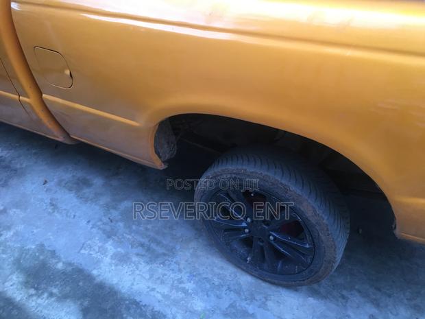 Mazda B-series 1995 Yellow