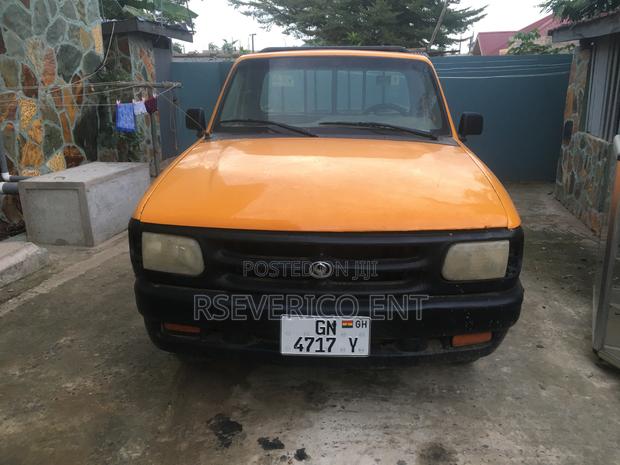 Mazda B-series 1995 Yellow