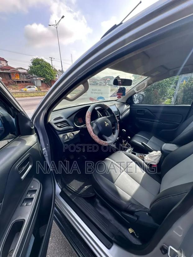 Mitsubishi Triton 2021 Silver
