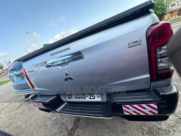 Mitsubishi Triton 2021 Silver