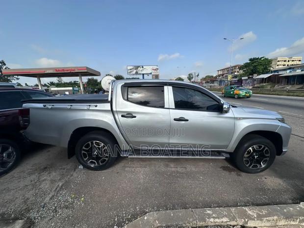 Mitsubishi Triton 2021 Silver