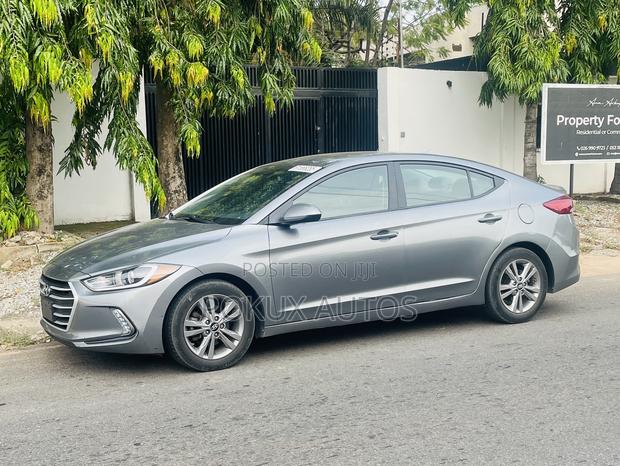 Hyundai Elantra SEL 2018 Silver