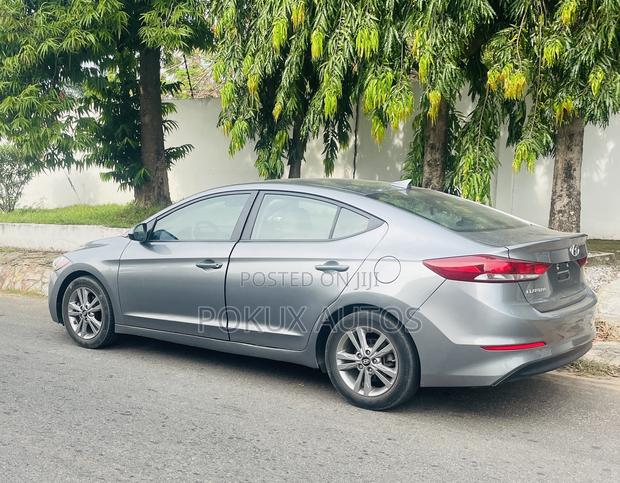 Hyundai Elantra SEL 2018 Silver