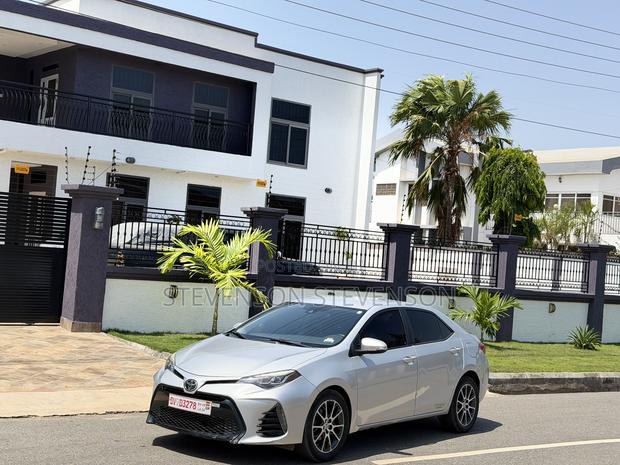 Toyota Corolla SE 4dr Sedan (1.8L 4cyl CVT) 2017 Silver