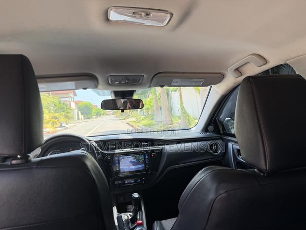 Toyota Corolla SE 4dr Sedan (1.8L 4cyl CVT) 2017 Silver