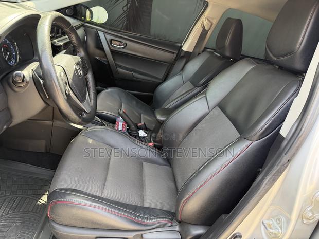 Toyota Corolla SE 4dr Sedan (1.8L 4cyl CVT) 2017 Silver