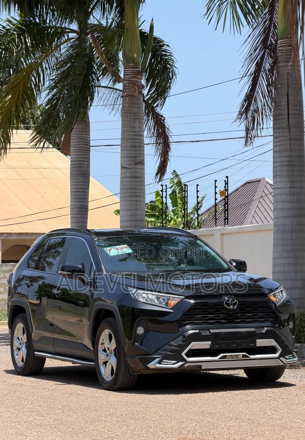 Toyota RAV4 Limited 2021 Black