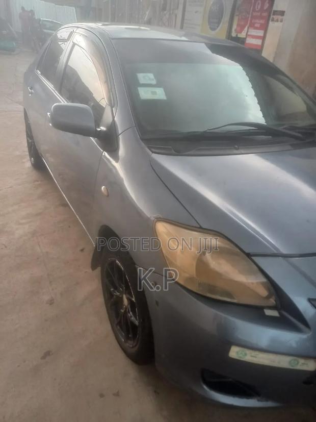 Toyota Belta 2010 Blue