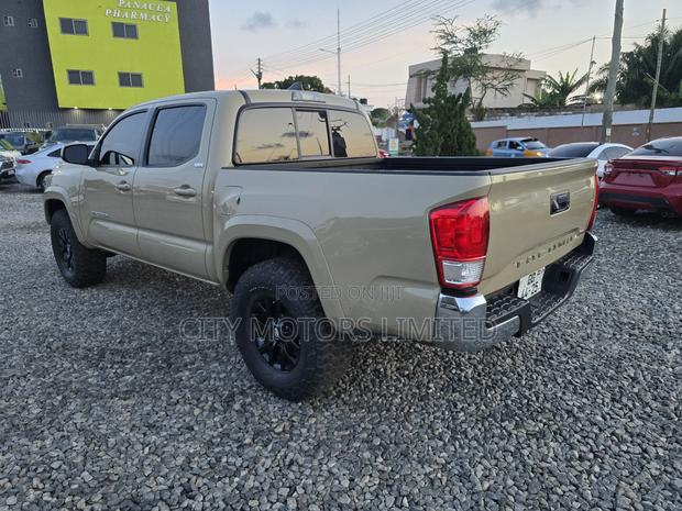 Toyota Tacoma SR5 2017 Ivory