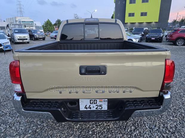 Toyota Tacoma SR5 2017 Ivory
