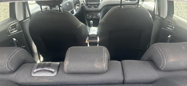Peugeot 208 2016 Matt Black