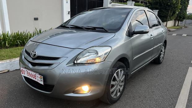 Toyota Belta 2011 Gray