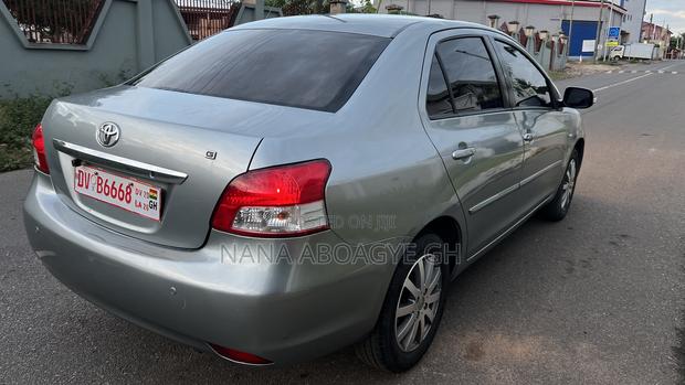 Toyota Belta 2011 Gray