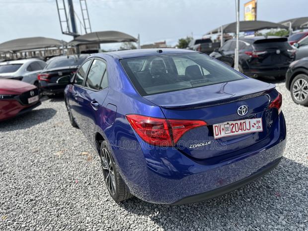 Toyota Corolla 2018 Blue