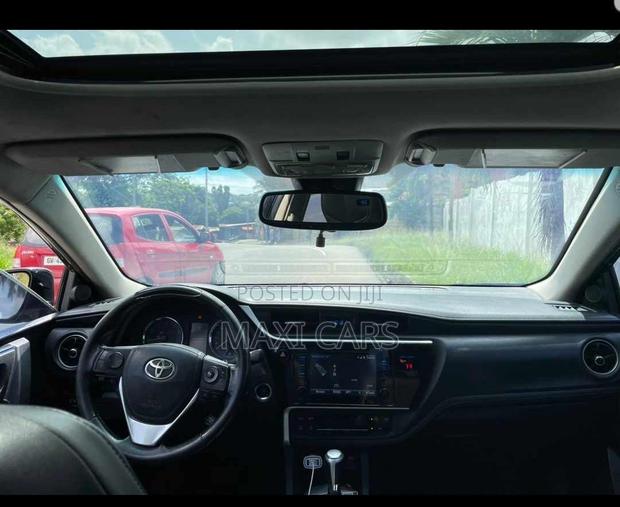 Toyota Corolla XSE (1.8L 4cyl 2A) 2018 Black