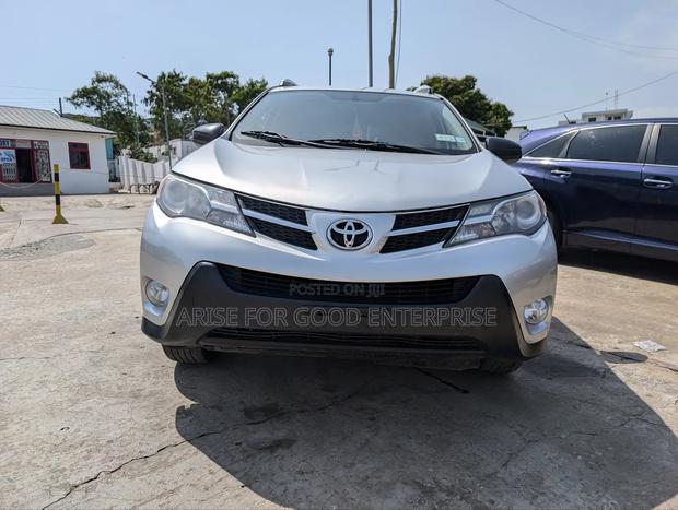 Toyota RAV4 LE 4dr SUV AWD (2.5L 4cyl 6A) 2015 Silver