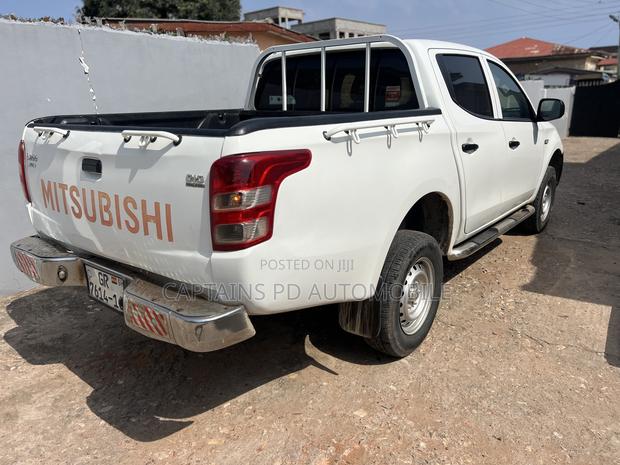 Mitsubishi L200 2016 White