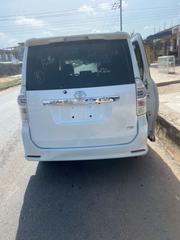 Toyota Voxy 2013 White for sale