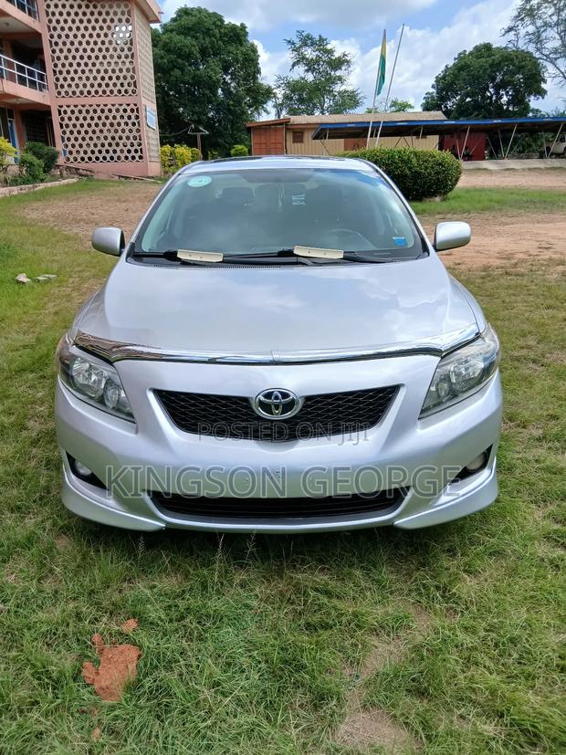 Toyota Corolla XLE 4dr Sedan (1.8L 4cyl 4A) 2010 Silver