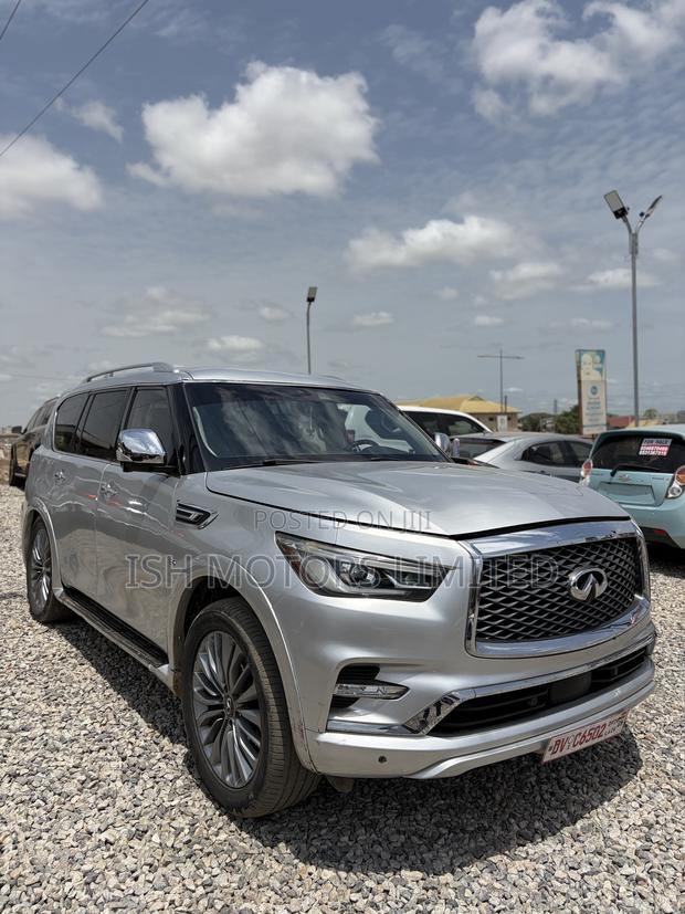 Infiniti QX80 2017 Silver