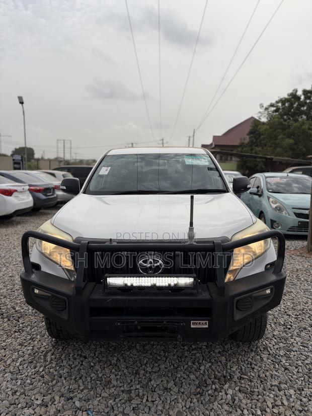 Toyota Land Cruiser Prado 2016 White