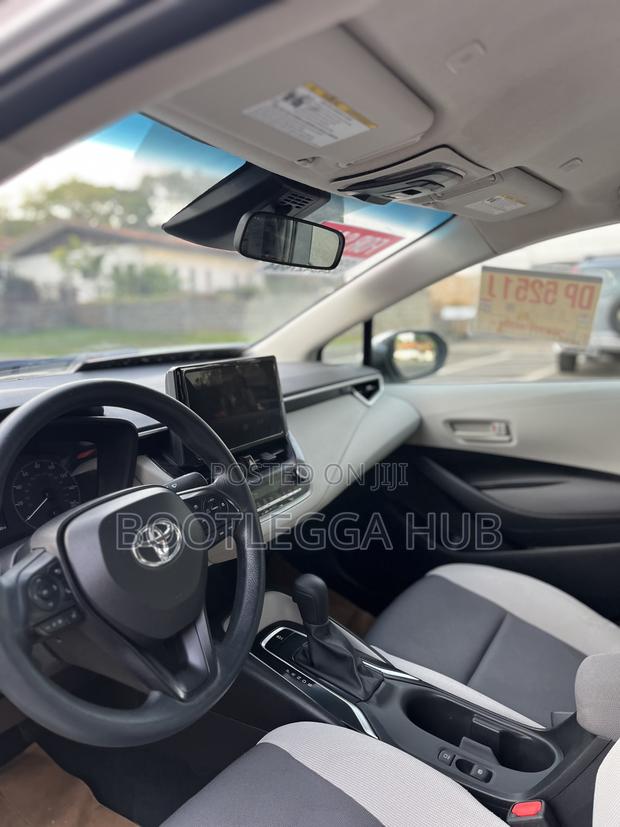 Toyota Corolla LE 2023 Silver