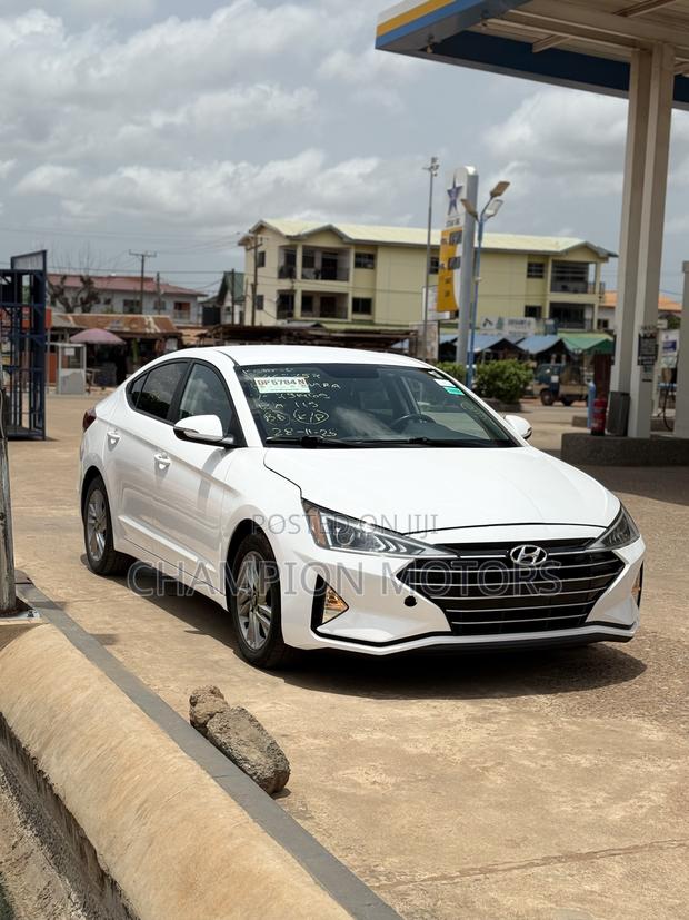 Hyundai Elantra 2018 White