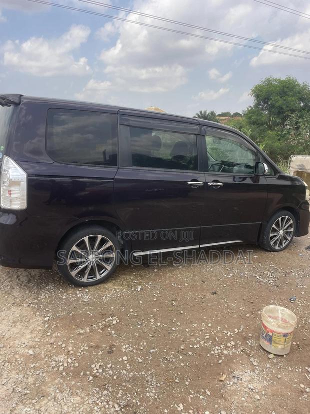 Toyota Voxy 2013 Black