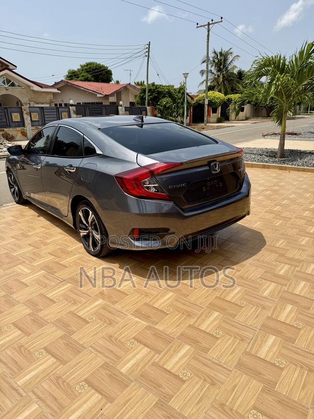 Honda Civic Touring 4dr Sedan (1.5L 4cyl) 2017 Gray