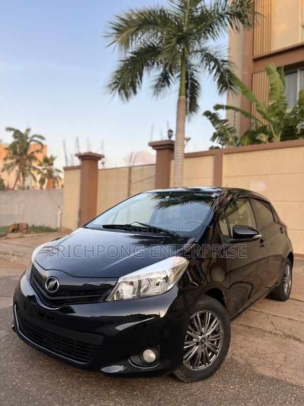 Toyota Vitz 1.5 FWD 3dr 2013 Black