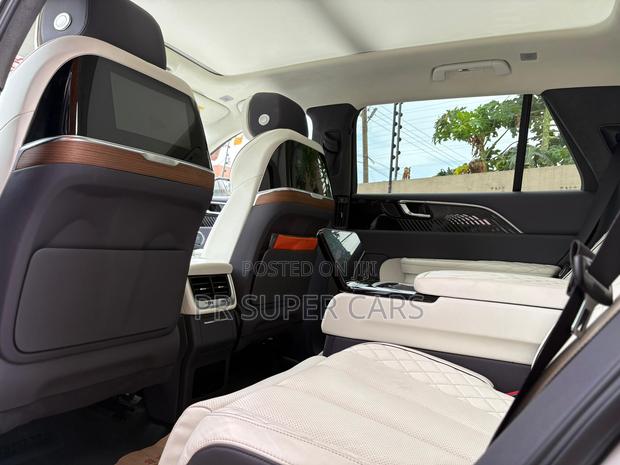 Hongqi E-HS9 2021 Gray