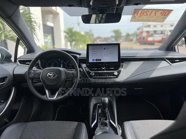 Toyota Corolla Hybrid XLE 2024 Silver
