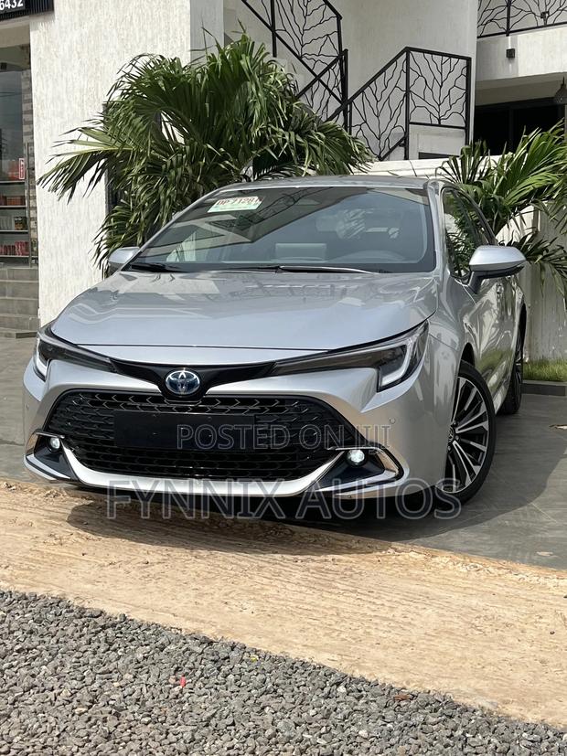 Toyota Corolla Hybrid XLE 2024 Silver