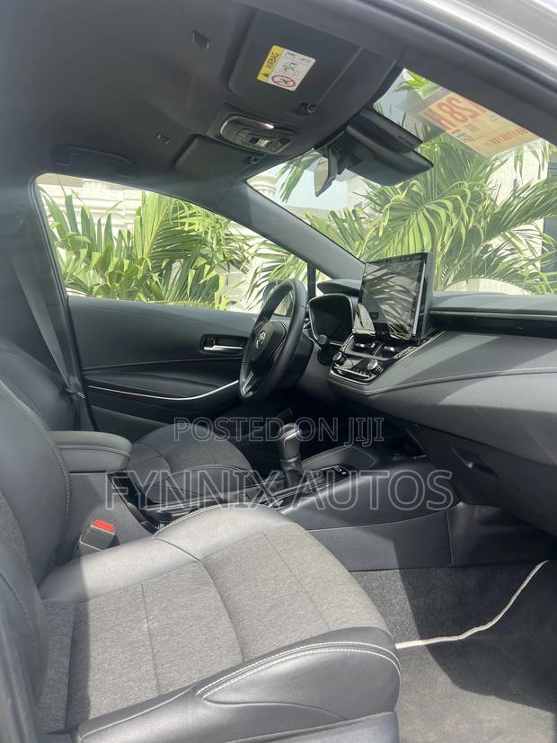 Toyota Corolla Hybrid XLE 2024 Silver