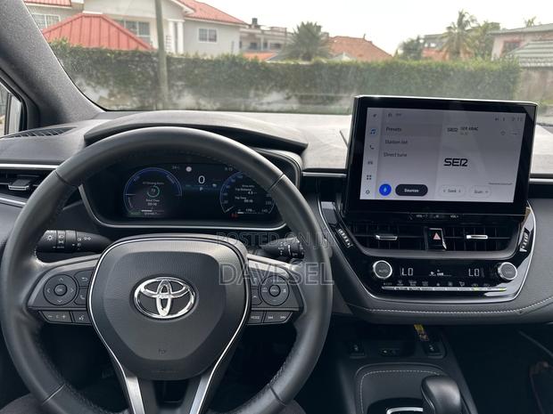 Toyota Corolla 2024 Silver