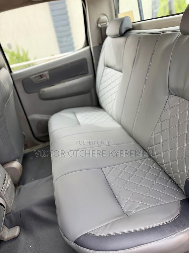 Toyota Hilux 2.5 D-4D 4X4 SRX 2011 Gray