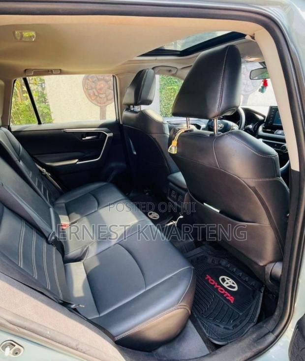 Toyota RAV4 2020 Blue