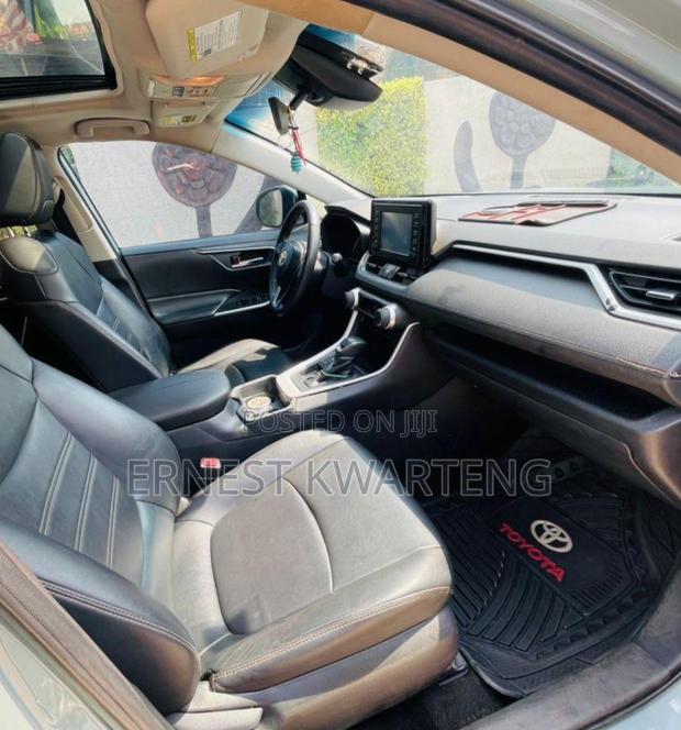 Toyota RAV4 2020 Blue