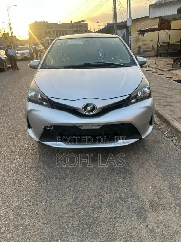 Toyota Vitz 2014 Silver