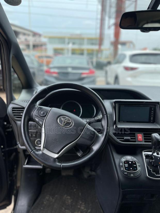 Toyota Voxy SV Premium 2014 Black