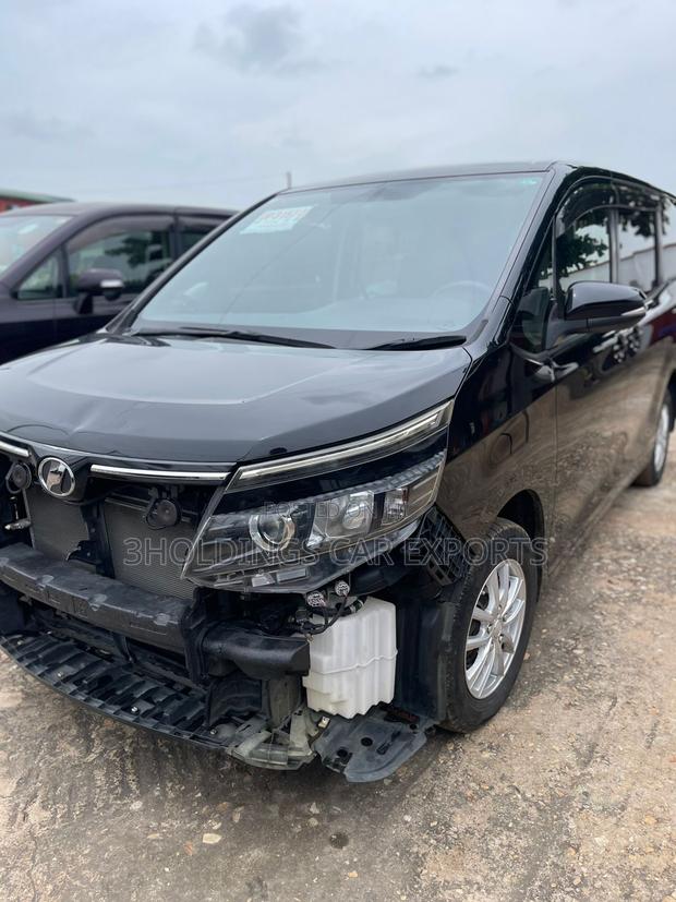 Toyota Voxy SV Premium 2014 Black