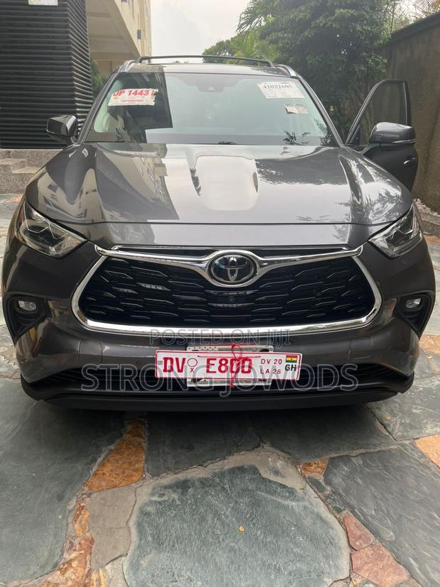 Toyota Highlander Limited 2022 Gray